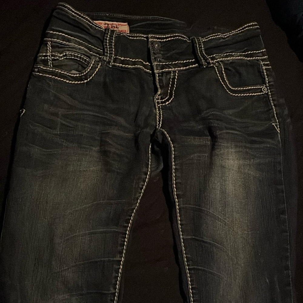 Size 9 Awesome jeans love the feel of the fabric. I’ve had for awhile.